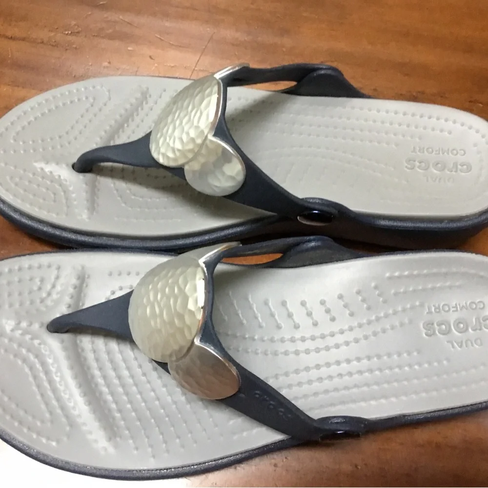 Crocs Dual Comfort Navy/Grey Sandals with Silver Accents Sz 7 Women’s - Picture 2 of 5